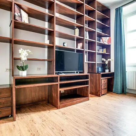 Lovely In - Volturno * Ρώμη